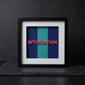 3D Wandbild "BITCHUATION" | Witziges Büro Deko Schild | Sarkasmus Geschenk Freundin | Modern Art Schwarz Blau Pink | Personalisiert 20x20